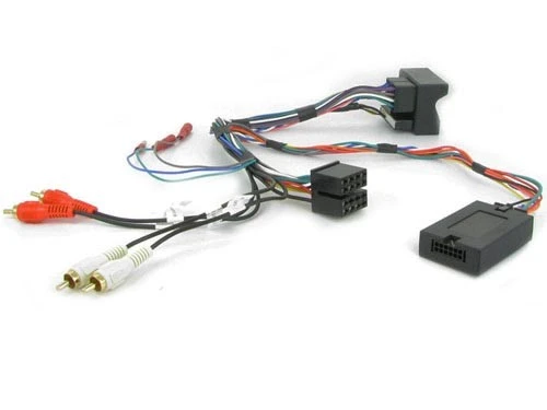 Konektor za komande na volanu Audi TT (2006-) za jednostavnu instalaciju.
