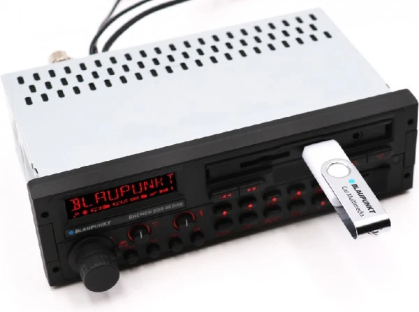 Autoradio Blaupunkt Bremen SQR 46 DAB za automobil.