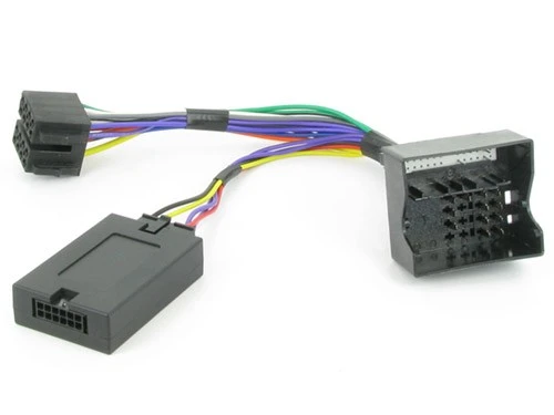 Konektor za komande na volanu Ford Focus (2007-) za jednostavno upravljanje audio sustavom.