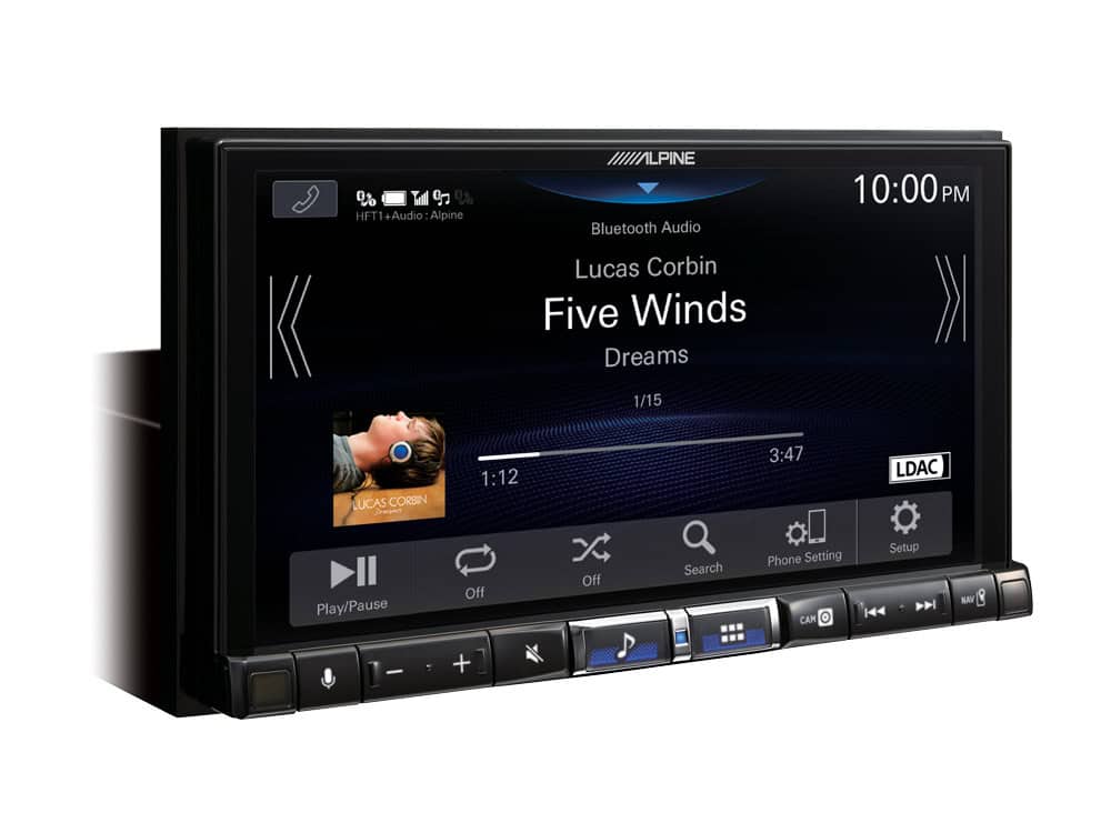 Alpine iLX-705D multimedijska jedinica za automobil, visokokvalitetni zvuk i navigacija.