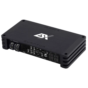 Auto pojačalo za audio sustav, visokokvalitetna instalacija.