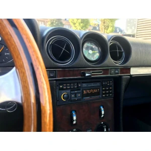 Autoradio Blaupunkt Frankfurt RCM 82 DAB za vrhunski zvuk i DAB radio prijem.
