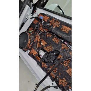 Izolacija Comfort Mat Cobra 2,3 mm za zvučnu i toplinsku izolaciju u automobilima.