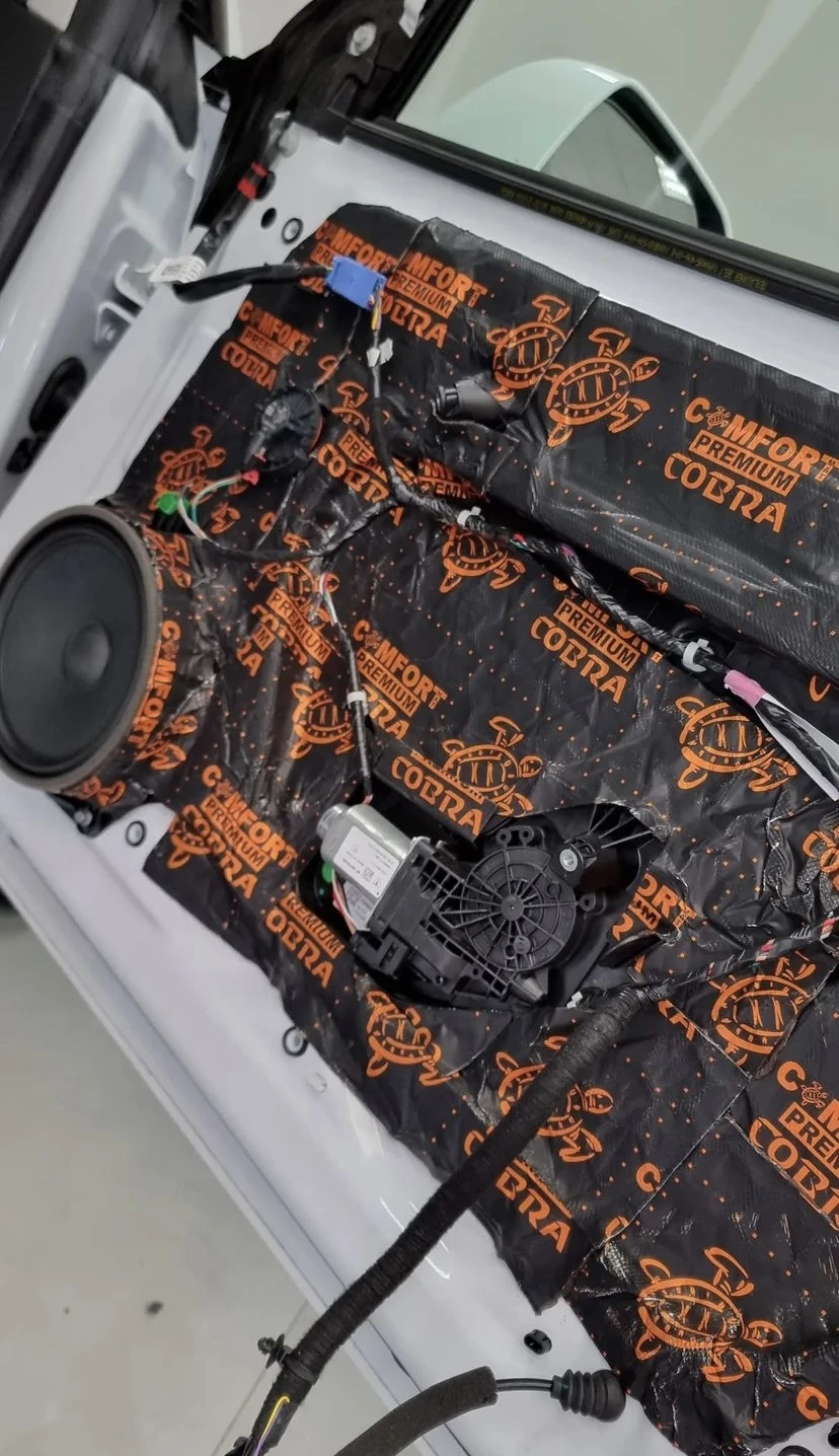 Izolacija Comfort Mat Cobra 2,3 mm za zvučnu i toplinsku izolaciju u automobilima.