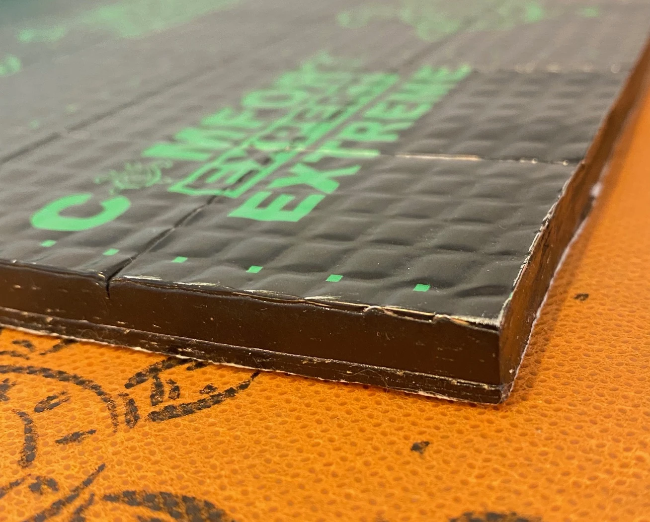 Bitumen izolacija COMFORT MAT EXTREME PRO MAX 8 MM za zvučnu i toplinsku izolaciju.