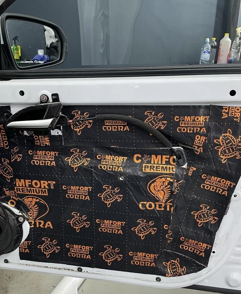 Izolacija od bitumena COMFORT MAT COBRA 2,3 mm za zvučnu i toplinsku izolaciju.