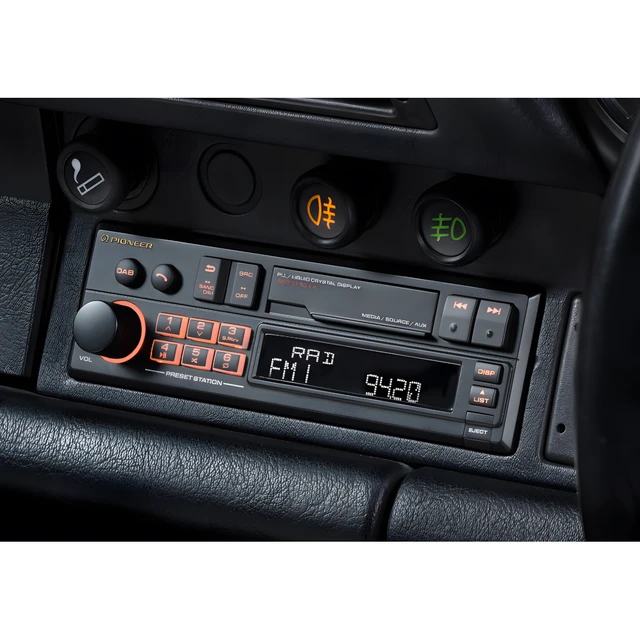 Auto radio Pioneer SXT-C10PS retro za vrhunski zvuk i vintage izgled u vašem vozilu.