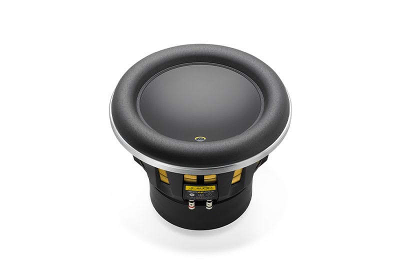 Auto subwoofer JL Audio 10W7AE-3 za vrhunski zvuk.