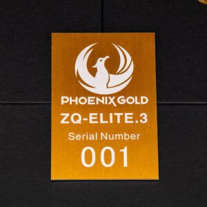 Oznaka Phoenix Gold ZQ-ELITE.3 s serijskim brojem 001.