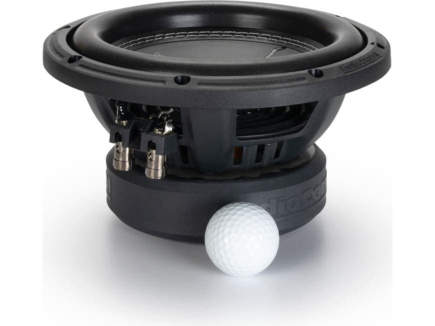 Subwoofer s kontrolerom za audio sustav i golf lopticom.