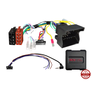 Auto audio instalacijski set s kabelima i adapterima za vozila.