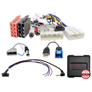 Komplet auto audio kabelskih priključaka i adaptera za instalaciju.