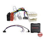 Kabelski set za auto audio sustav s raznim konektorima i adapterima.