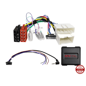 Kabelski set za auto audio sustav s raznim konektorima i adapterima.
