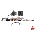 Auto audio sustav s raznim kabelima i komponentama za instalaciju.