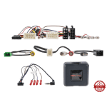 Auto audio instalacijski set s raznim kabelima i adapterima.
