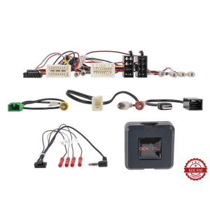 Auto audio instalacijski set s raznim kabelima i adapterima.
