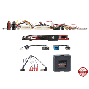 Skup auto audio kabelskih konektora i uređaja za instalaciju.