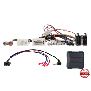 Auto audio instalacijski set s kabelima i adapterima za vozila.