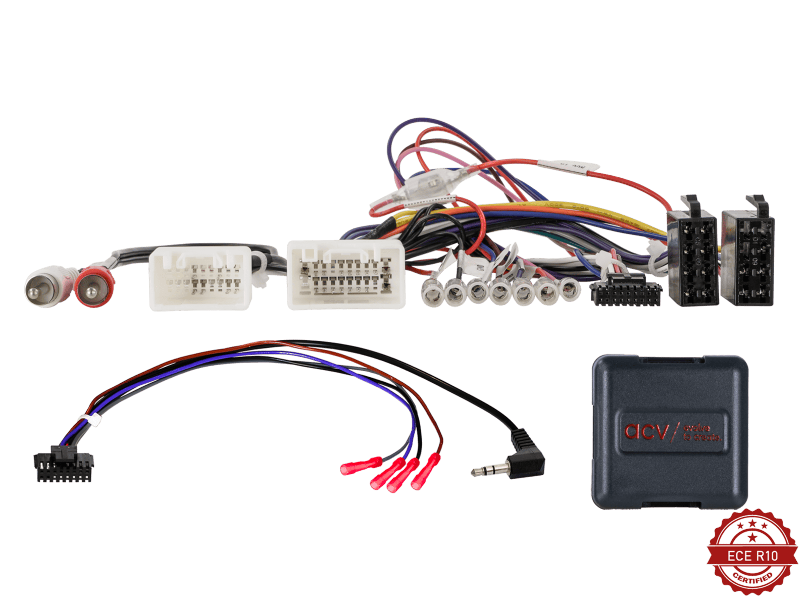 Auto audio instalacijski set s kabelima i adapterima za vozila.