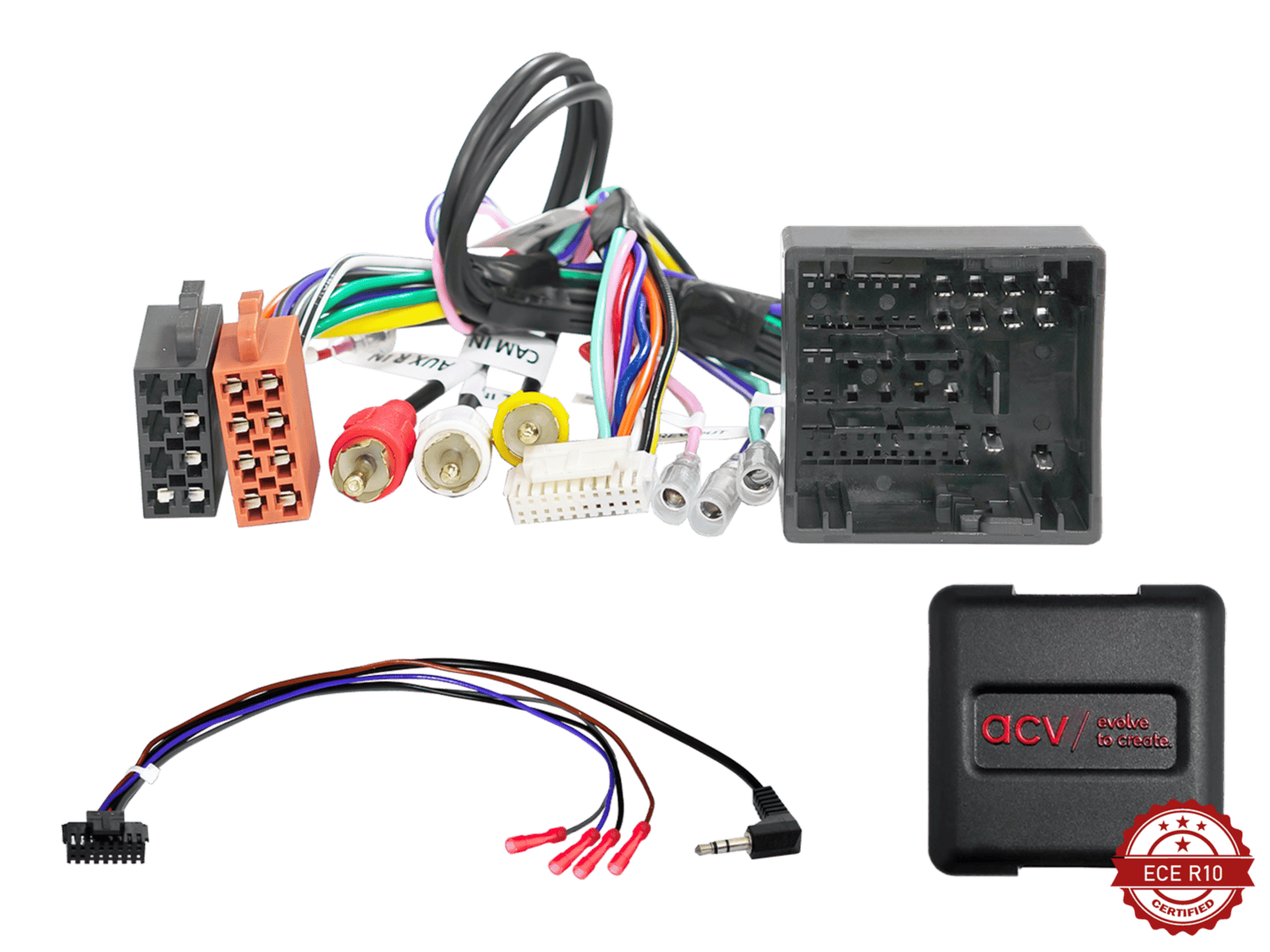 Auto audio instalacijski set s kabelima i adapterima za vozila.