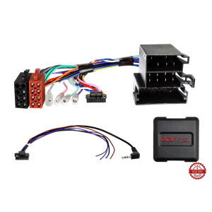 Kabelski set za auto audio sustav s priključcima i adapterima.