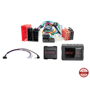 Autoelektronički set s kabelima i kontrolerima za auto audio.