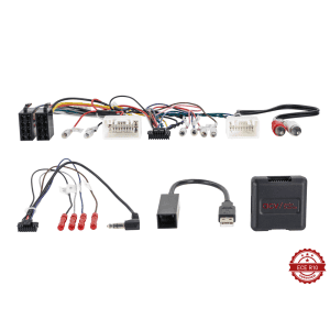 Razni auto audio kabeli i adapteri za instalaciju u vozilu.