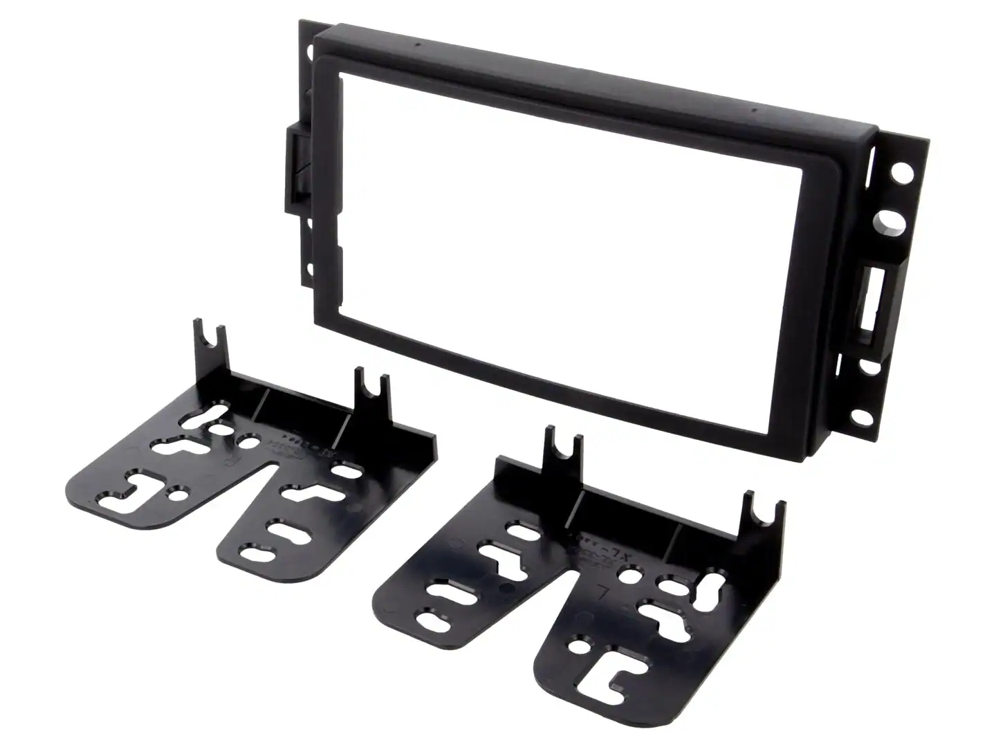 Auto radio montaža s nosačima i okvirom za instalaciju.