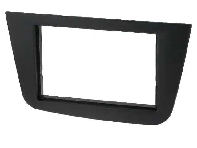 Crni auto radio okvir za ugradnju u automobil.