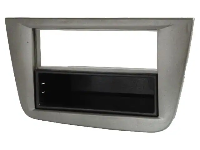 Auto radio konzola za montažu u vozilu, aluminijski okvir i prostor za uređaj.
