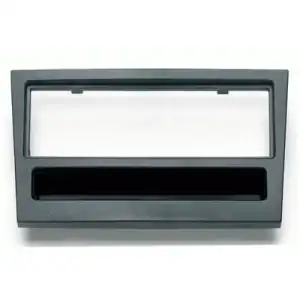 Auto radio panel za ugradnju u automobil, s praznim prostorom za uređaj.