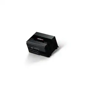 Auto pojačalo za audio sustav s priključcima i kontrolama.