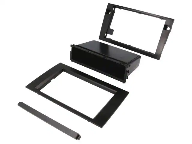 Komplet unutarnje plastike za ugradnju auto audio sustava.