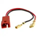 Auto audio kabel s konektorima za zvučnike i pojačala.