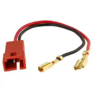 Auto audio kabel s konektorima za zvučnike i pojačala.