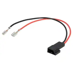 Auto kabel za povezivanje zvučnika s priključkom za auto audio sustav.