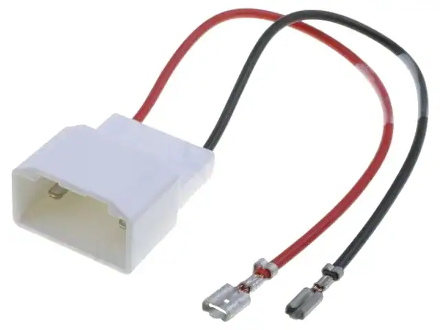 Auto adapter za povezivanje car audio sustava s kabelima.