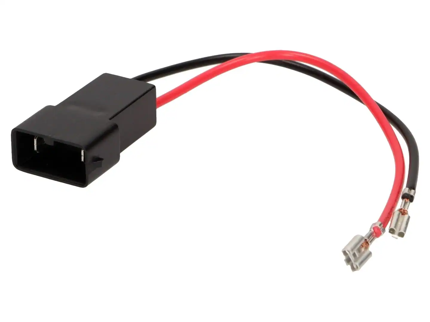 Kabel za povezivanje auto audio sustava s crnim i crvenim žicama.