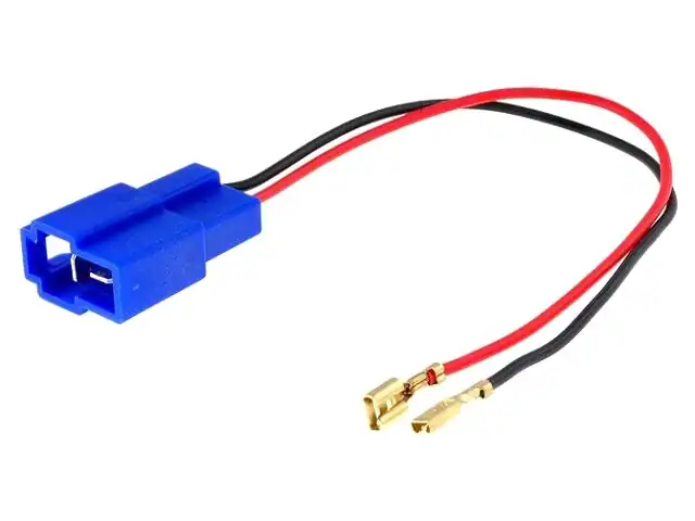Adapter za povezivanje auto audio sustava s kabelima.