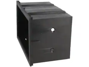Crna auto subwoofer kutija za bass zvučnik u automobilu.