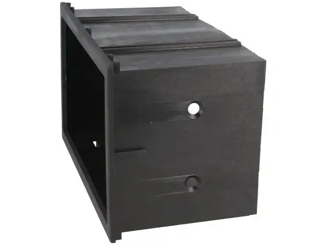 Crna auto subwoofer kutija za bass zvučnik u automobilu.