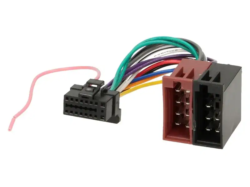 Auto elektronički adapter s kablovima za audio sustav u vozilu.