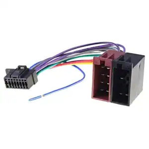 Auto elektronički adapter s kablovima za audio sustav u vozilu.