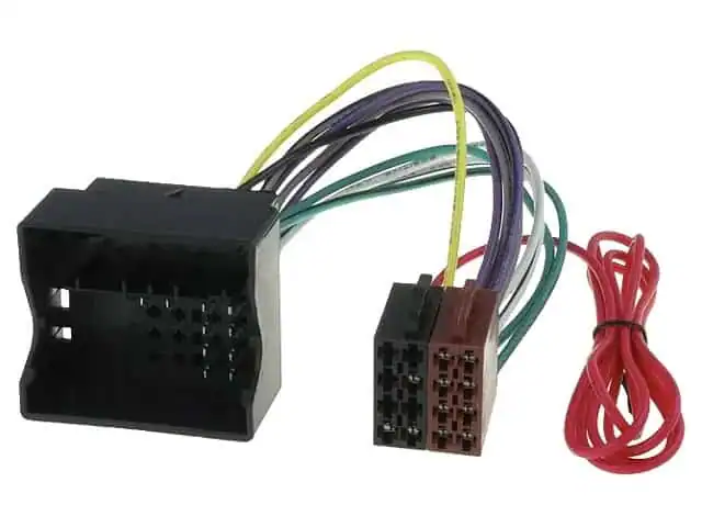 Konektor ISO za Fiat s kablovima za audio sustav.