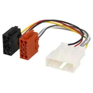Auto adapter za povezivanje car audio sustava s različitim konektorima.