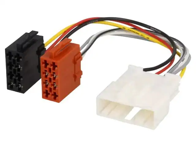 Auto adapter za povezivanje car audio sustava s različitim konektorima.
