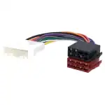 Auto audio kabel s raznobojnim žicama i konektorima za instalaciju.