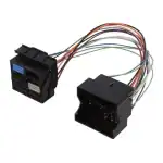 Auto audio adapter s kablovima za povezivanje zvučnika i radio uređaja.